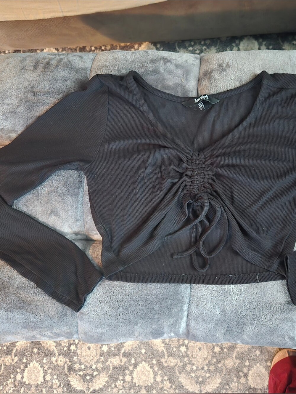 ⭐️Jeaniologie Black Ruched Front Long Sleeve Crop Top⭐️